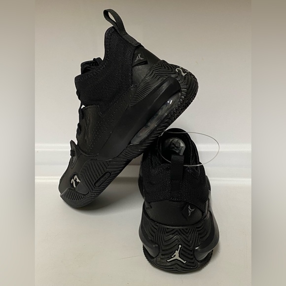 Jordan Stay Loyal 2 (GS) Black Metallic Silver SZ 6Y  DQ8398 001